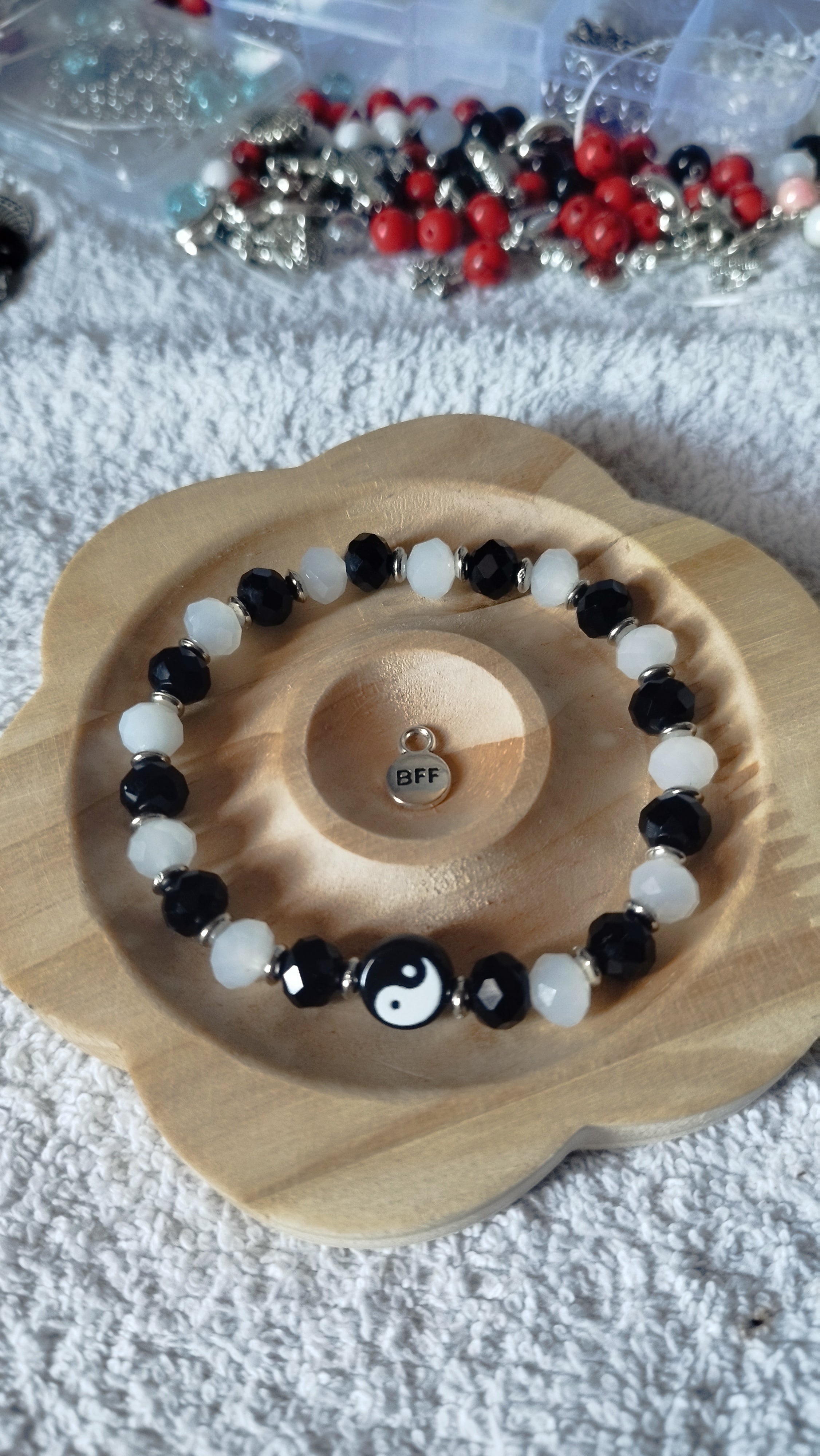 Freundschaftsarmband: Yin Yang Perlenzauber